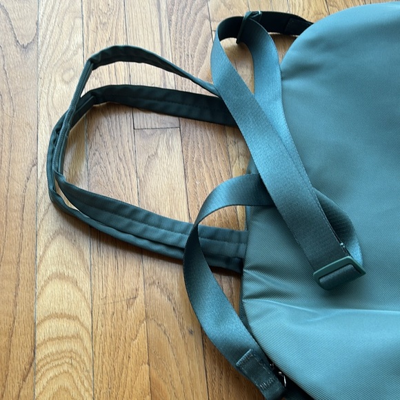 Lululemon City Essentials Bag 25L - Picture 14 of 14